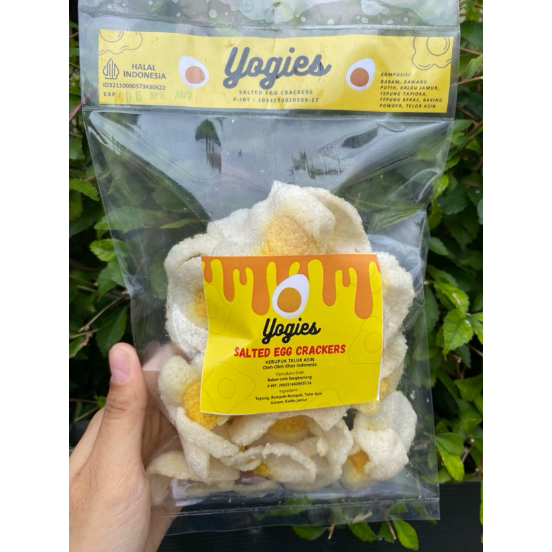 

Krupuk telor asin yogies kuningan renyah dan lezat