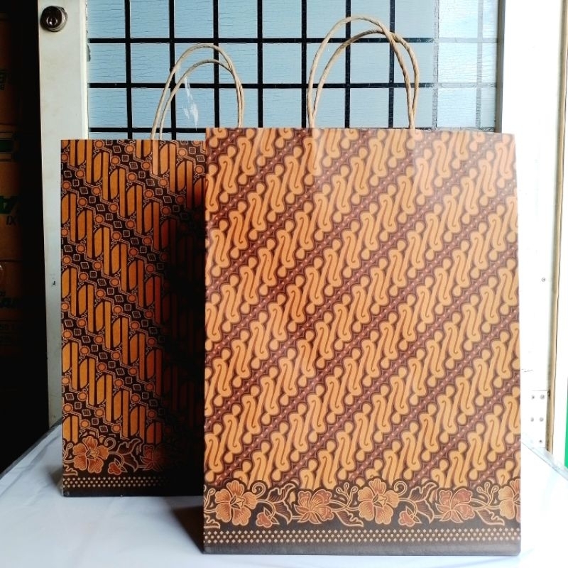 

Paper Bag KIKY Kraft Batik XL ( Pak ) [ Original ]
