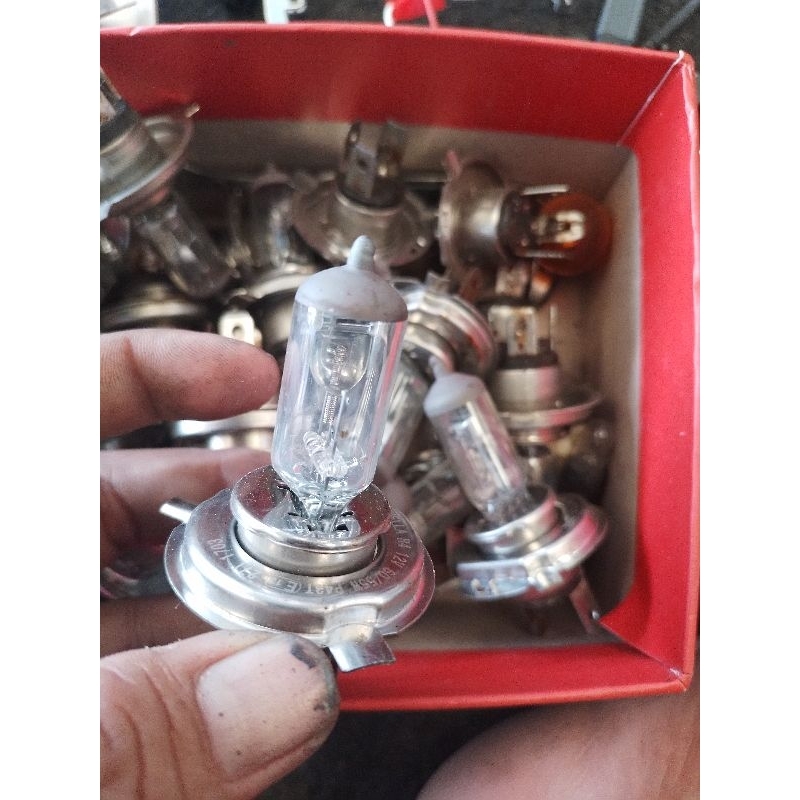 bohlam H4 mobil motor bekas nyala