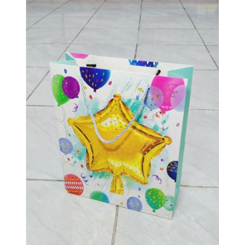 

PAPER BAG MOTIF BINTANG / TAS KADO MOTIF