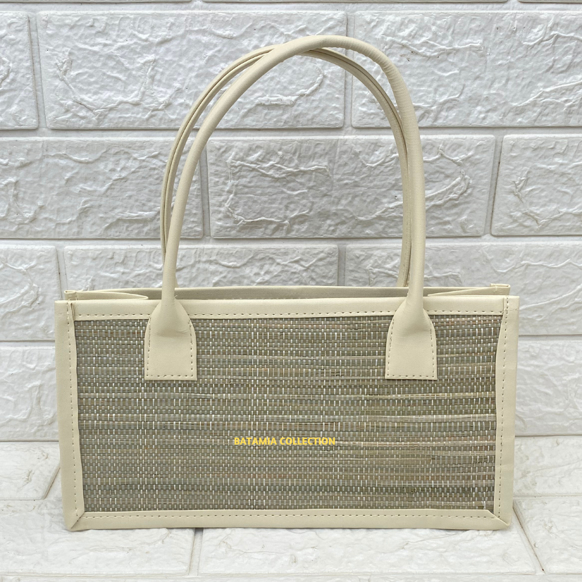 

Keranjang Parcel Mendong Ukuran 3 Toples Silinder | Tas Hampers Anyaman