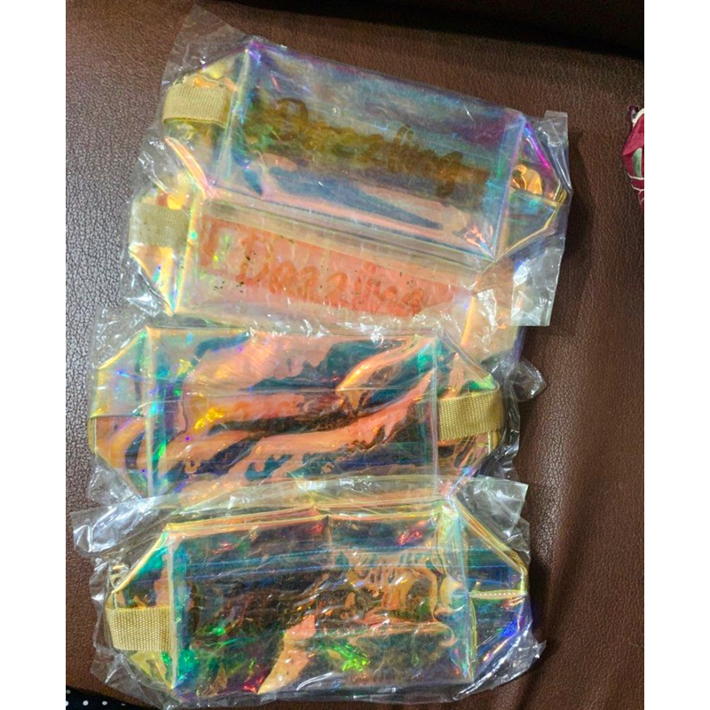 

Tempat pensil hologram