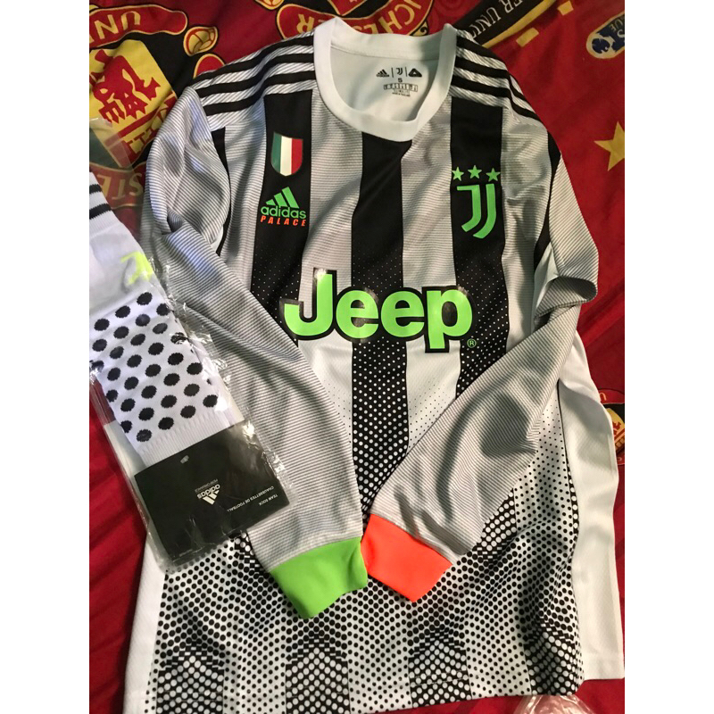 Juventus Palace Size S BNWT NO Minus Mulus Gratis Kaos Kaki