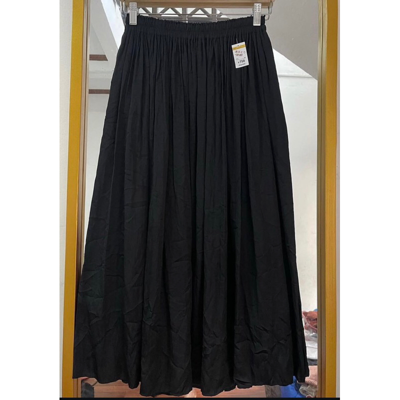 SKIRT UNIQLO KRIWIL HITAM