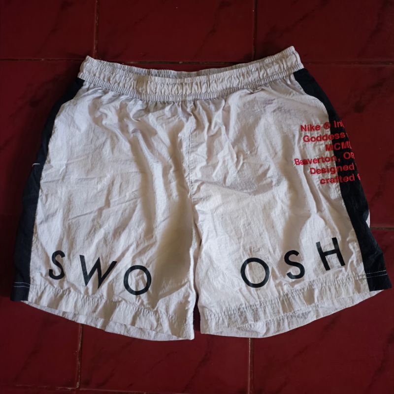 Celana Pendek Nike International