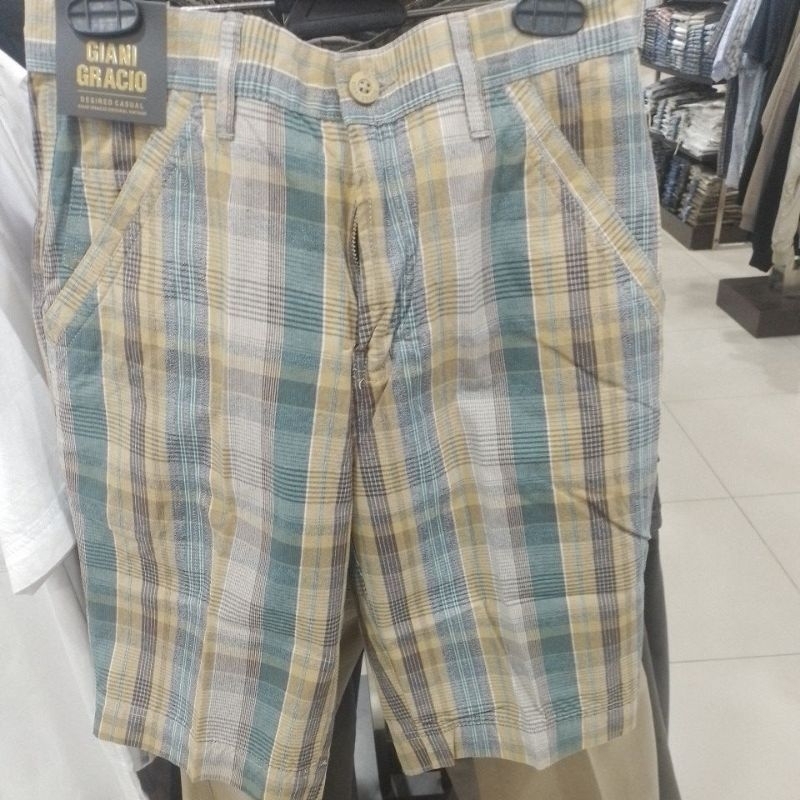 CELANA PENDEK GIANI GRACIO