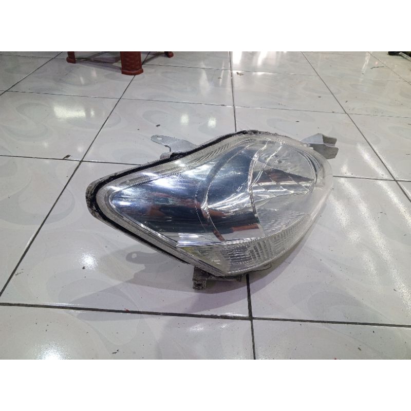 Headlamp Vios limo gen 2 kanan original. lampu depan Vios H4 gen 2 kanan original