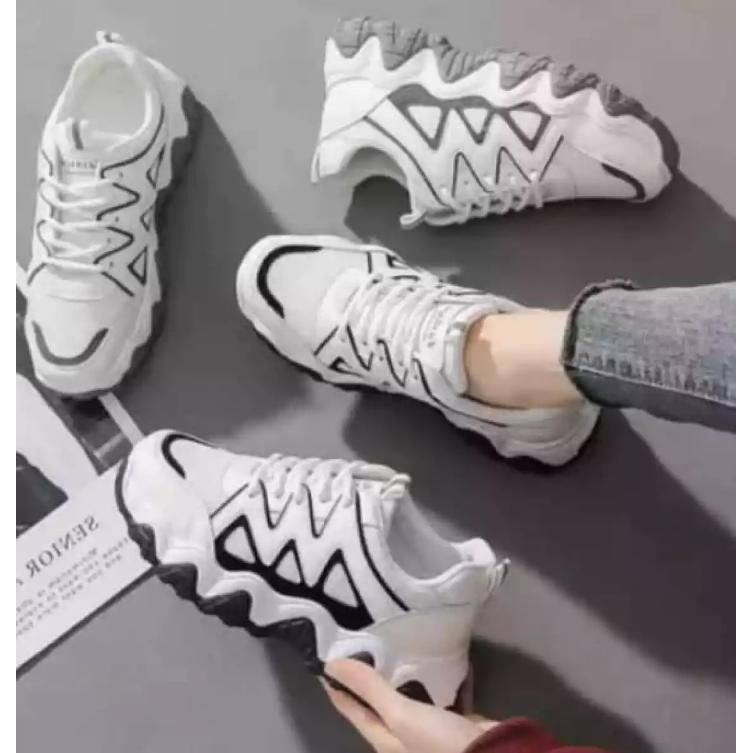 Sepatu Olahraga Putih Hitam / SEPATU WANITA TERBARU FHASION KOREA