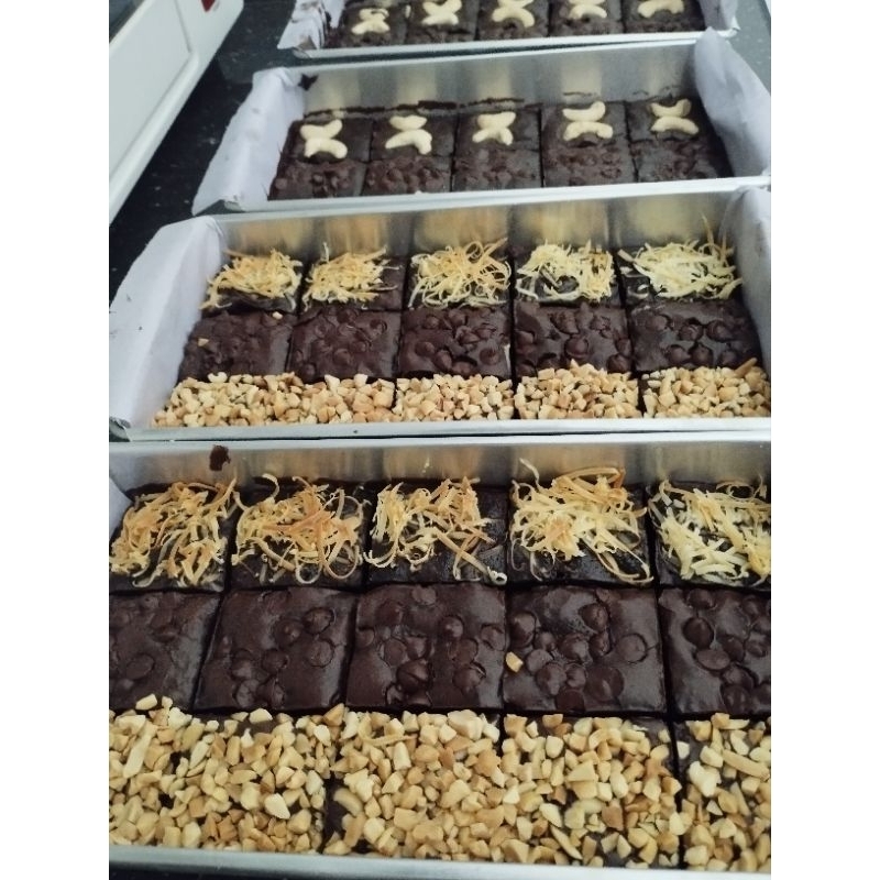 

fudgy brownies size M 20x10 mix topping