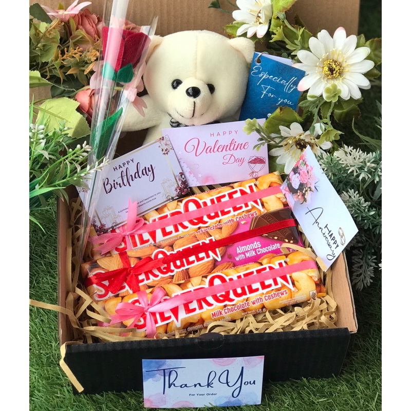 

Hadiah Ulang Tahun / Gift Box Cokelat / Hampers Boneka Mini Bear Valentine dan Wisuda