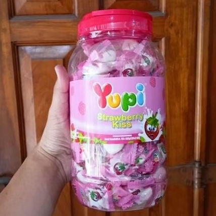 

Yupi Strawberry Kiss 300 gram