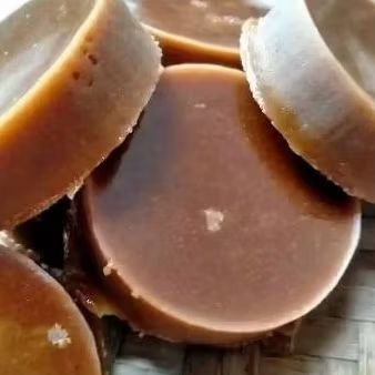 

Gula aren asli, dibuat dari bahan alami tanpa tambahan bahan kimia. 1000gram