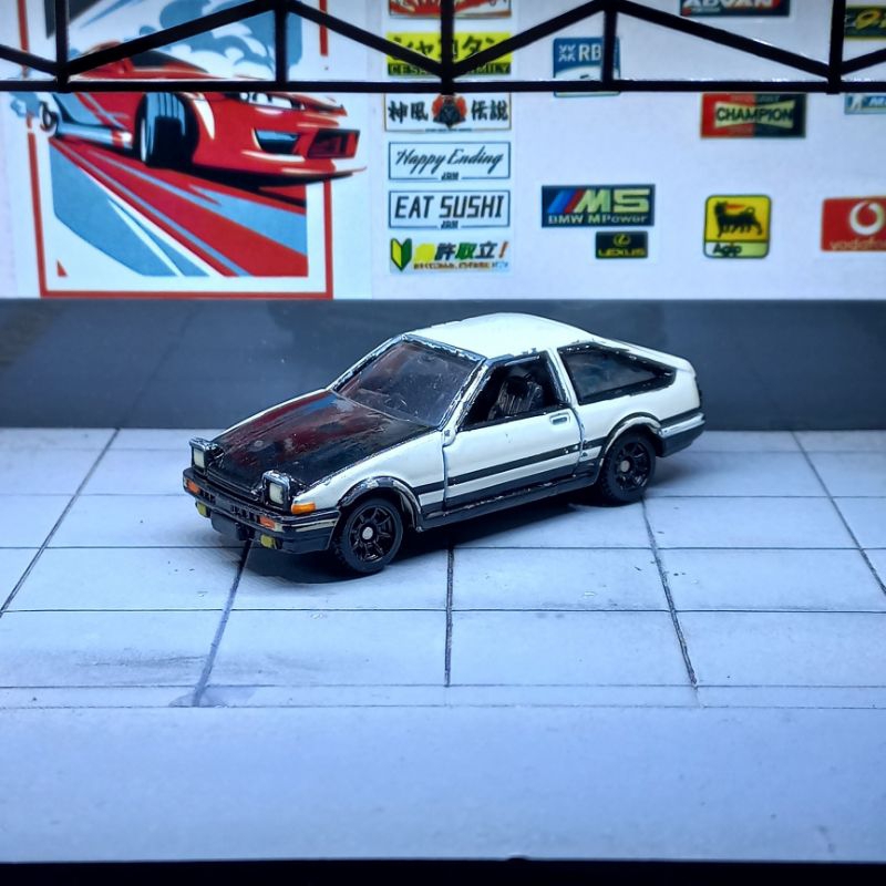 Tomica Dream 145 Initial D AE86 Trueno Takumi Fujiwara