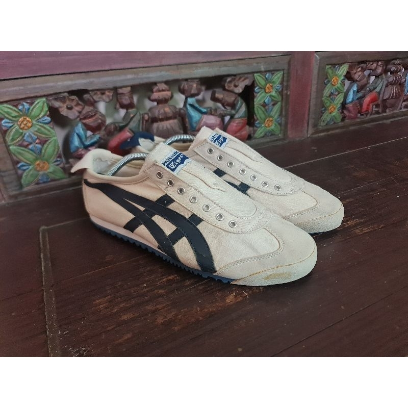 019. Sepatu Pria Onitsuka Tiger Slip On Cream NavySize: 44Insole: 28.0Made in indonesiaKondisi bekas