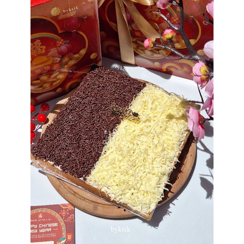 

Bolu Jadul topping meses dan keju-bykeik | hampers Imlek 2025 | cny hampers |hampers imlek