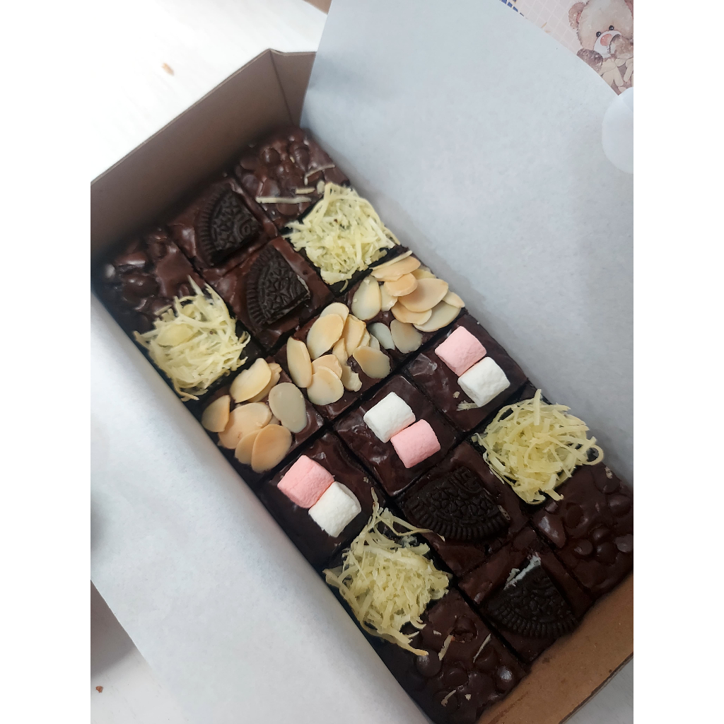 

FUDGY BROWNIES/BROWNIES PANGGANG/BROWNIES MEDIUM/CHILL PACK BROWNIES/HAMPERS