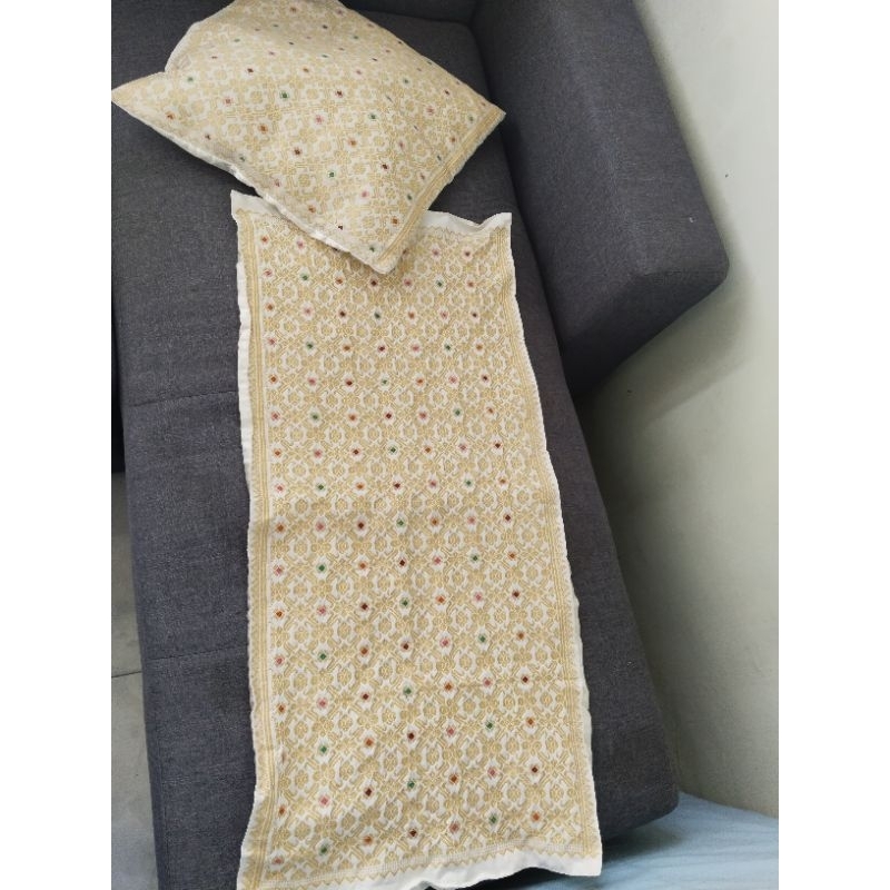 Sarung bantal sofa preloved