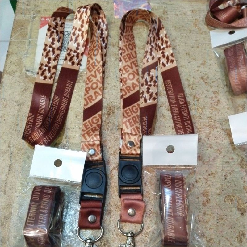 

name tag, card id / holder name