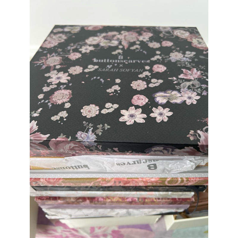 

box buttonscarves box saja