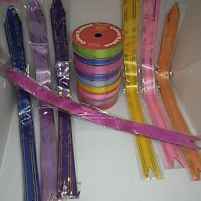 

Pita Kado Serut List Gold dan Pita Kado Jepang List Gold