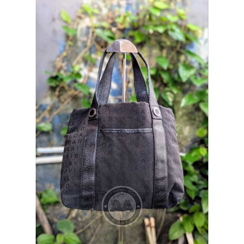 [From Japan | Free gift Giorgio Armani Beauty red satin leather envelope small pouch] Authentic Bvlg