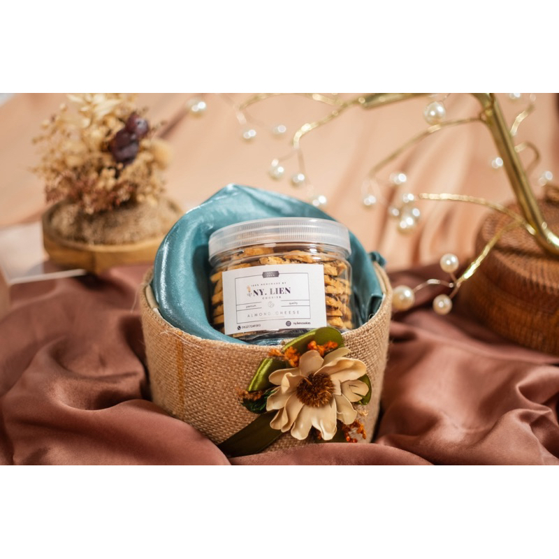 

ALMOND CHEESE NY. LIEN COOKIES | KUE ALMOND KEJU PREMIUM BANDUNG | Kue Kering Cimahi Bandung | Kue Kering Premium | Kue Kering Wisman