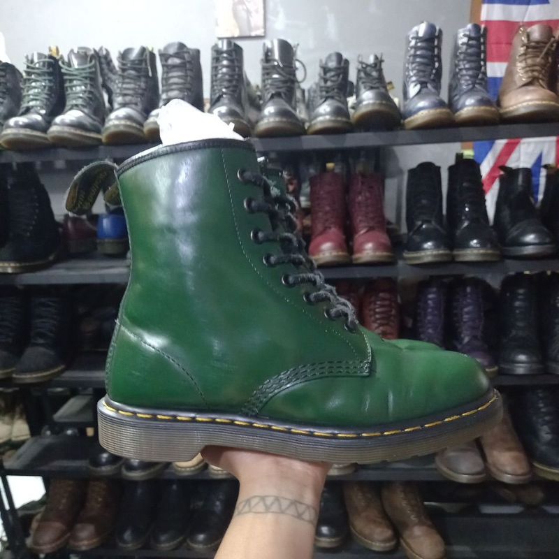 dr martens 1460 green smooth