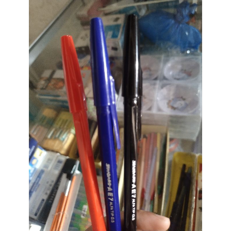 

Pulpen Standard AE7 Hitam Biru Merah