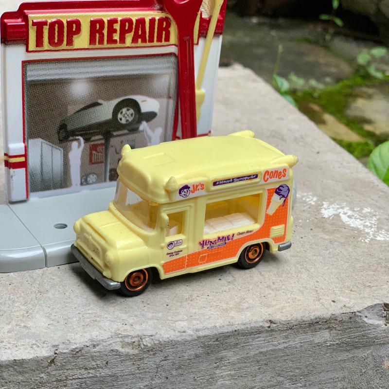 2018 Mattel IceCream Van (Matchbox)