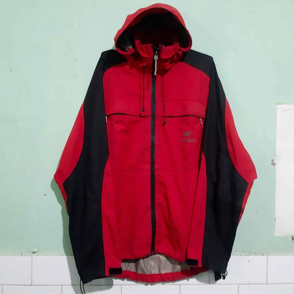 Arc'tryx goretex outdoor jacket