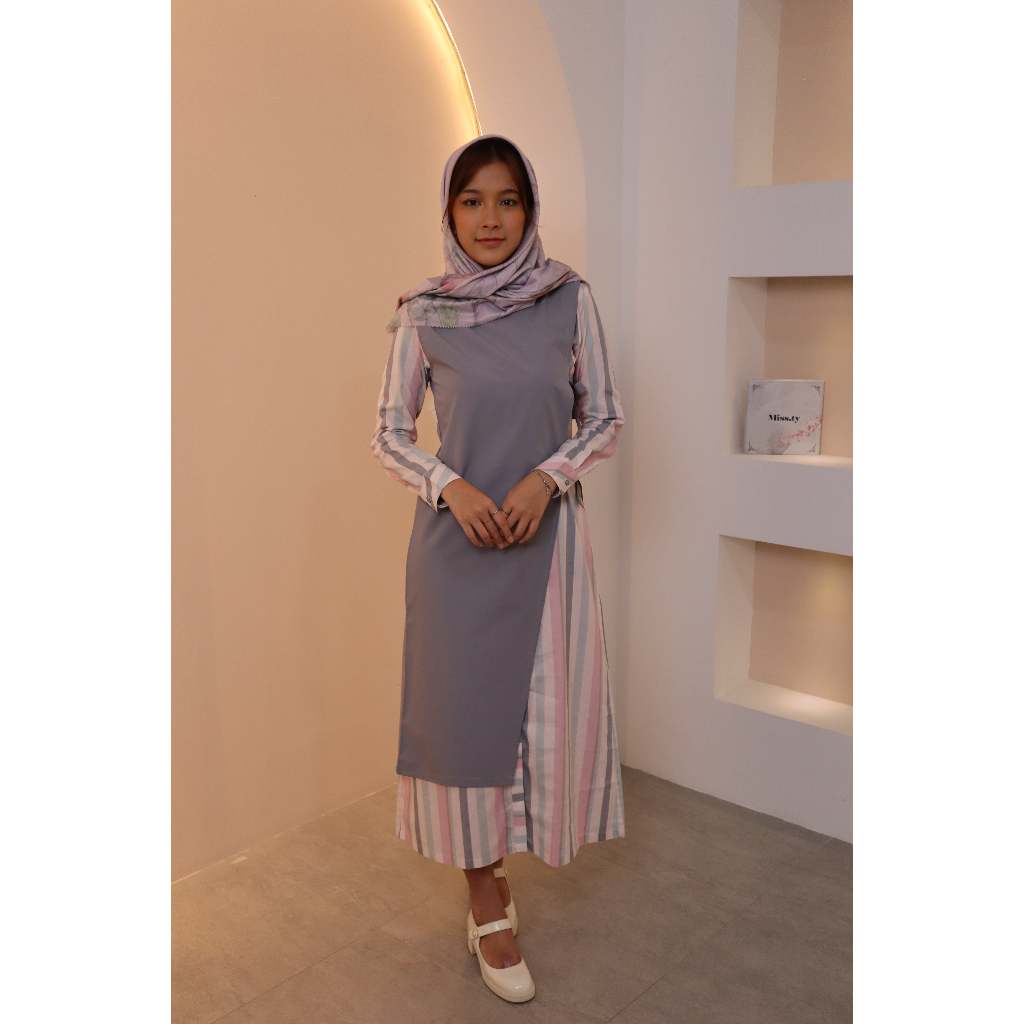Missty Freeteen Gamis Dress One Set Outer Warna Abu Ungu Inner Warna Putih Motif Salur Garis Warna U