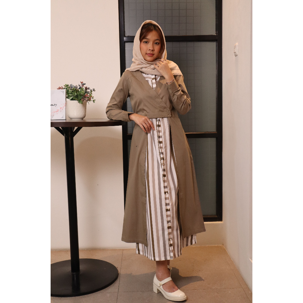 Missty Freeteen Gamis Dress Wanita One Set Warna Cokelat Polos Inner Salur Garis Cokelat Putih Bahan