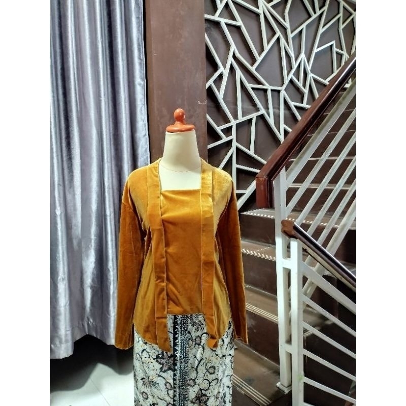 Kebaya kutu baru polos beludru. kebaya bludru seragam