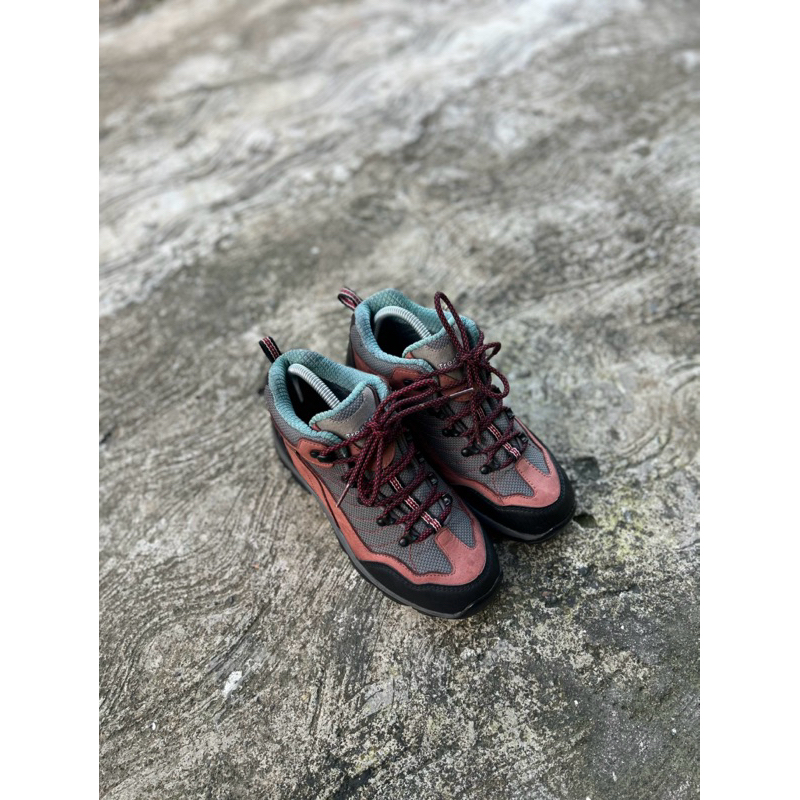 Sepatu gunung second original treksta