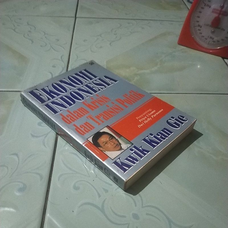 buku EKONOMI INDONESIA DALAM KRITIS DAN TRANSISI POLITIK