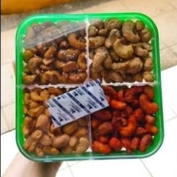 

Kacang Mede Matang Toples Sekat 4 Kacang Mete