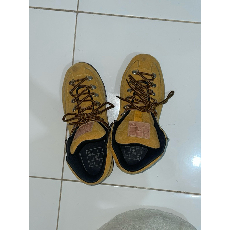 SOS Shoes secondhand