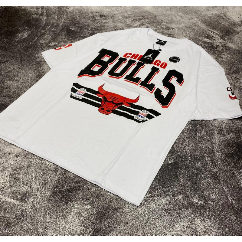 kaos putih bulls