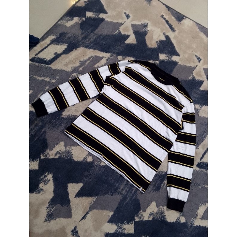 CREWNECK UNIQLO SALUR IQBAL