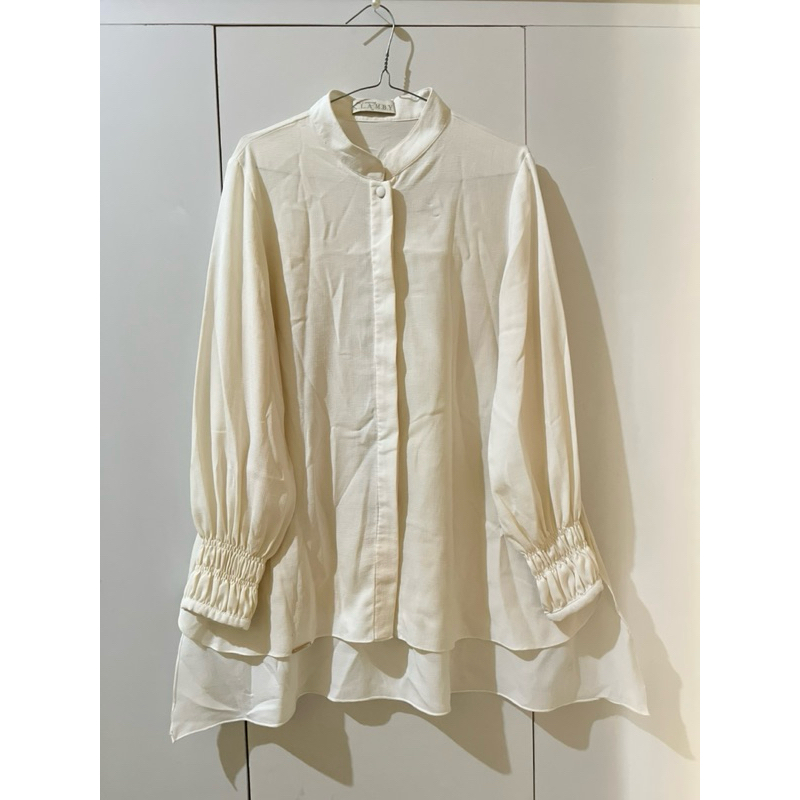 Preloved Kemeja/Blouse Wearing Klamby Size M warna putih