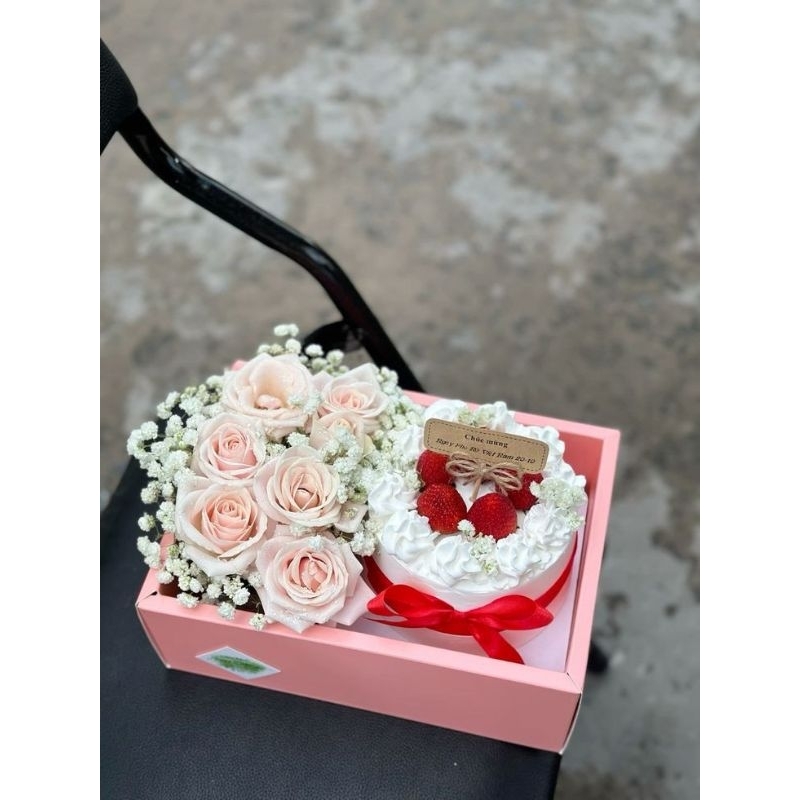 

box and cheesecake strawberry of love and mixed flowers bouquet bucket buket bunga segar fresh instan sameday bunga segar dan kue cocok untuk valentine pacar ultah dsb