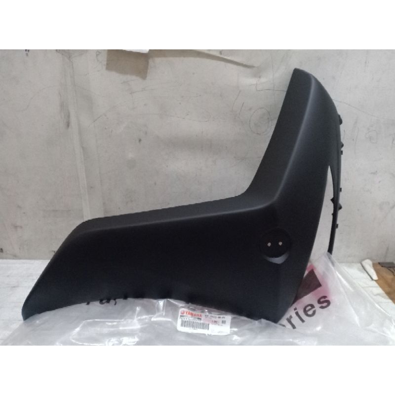 LEGSIL LUAR LEXI 125 HITAM DOP KANAN/KIRI ORIGINAL YAMAHA B3F-F8311-00-P5/B3F-F8312-00-P5