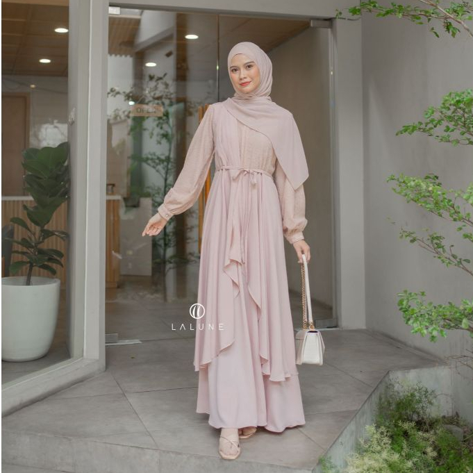 LALUNE - AYYARA DRESS ( FLOWY LUX BRUKAT CHANTILY )