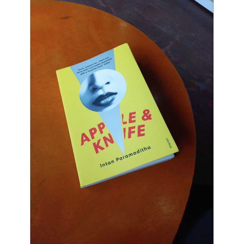 Preloved Apple and Knife (Sihir Perempuan)