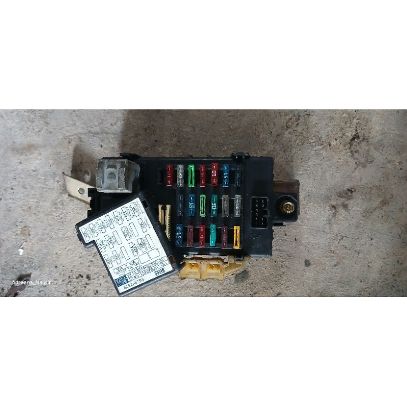 fuse box sekring dalam Daihatsu Taruna F500 karburator