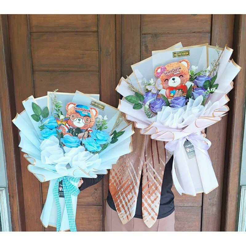 

Buket valentine coklat silverqueen beruang bear / Bouquet Wisuda ulang tahun Hari Guru