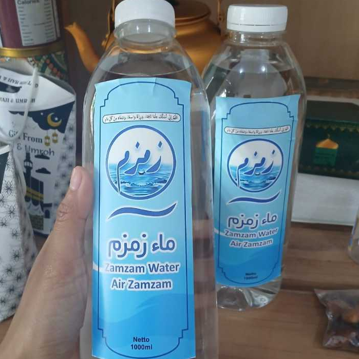 

AIR ZAM ZAM ASLI ORIGINAL - Zam Zam Oleh Oleh Haji Dan Umrah - 1 Liter - 0,5 Liter