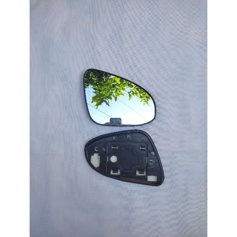 Kaca Mobil Sigra/Calya