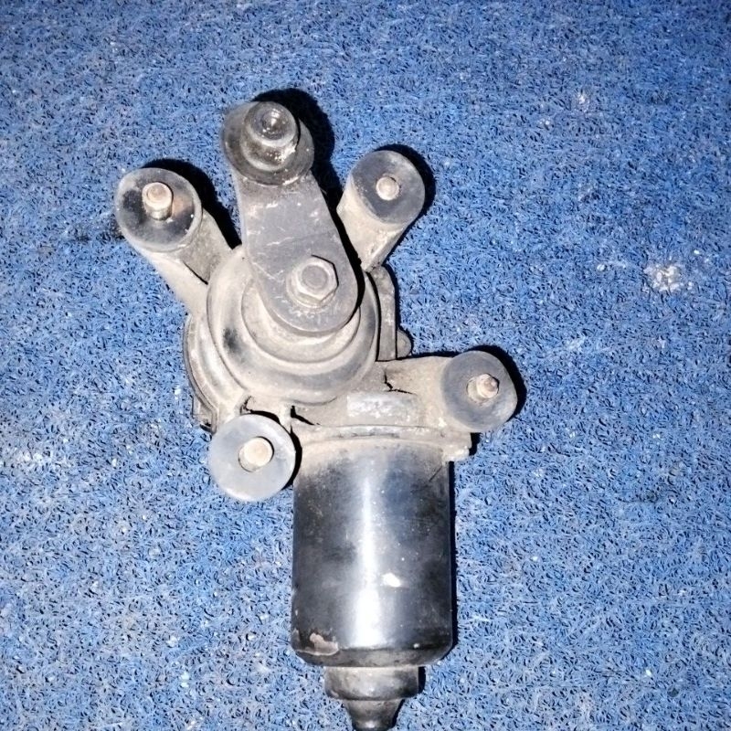 dinamo wiper Ford laser