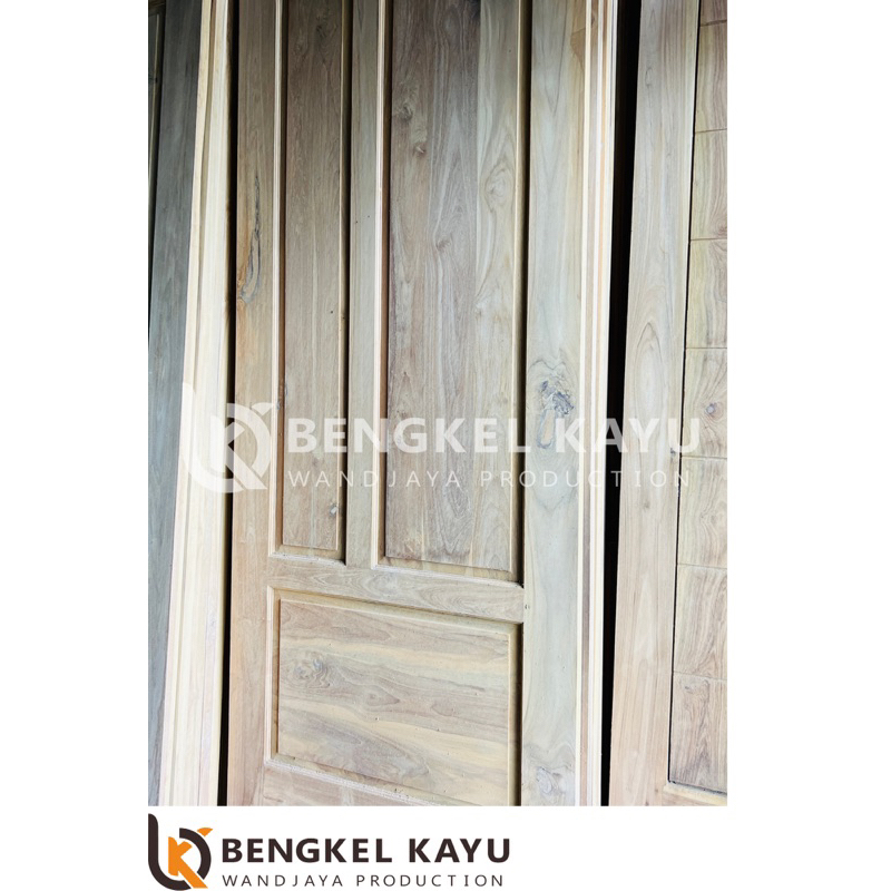 Daun pintu jati